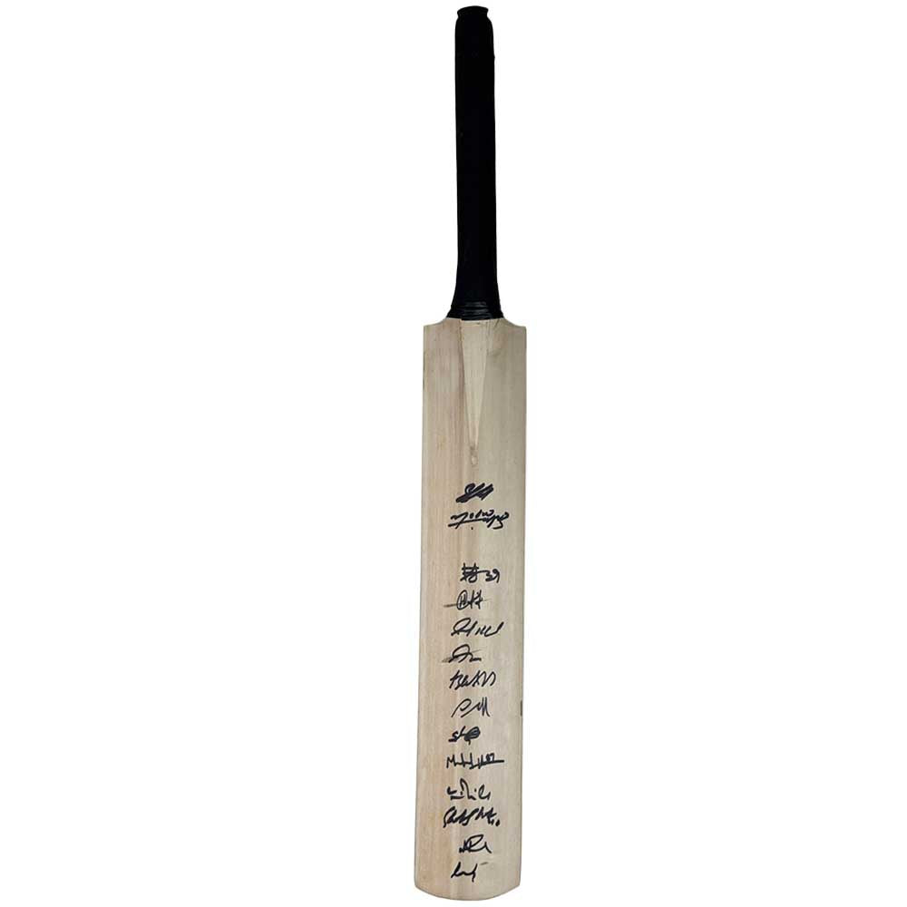 Cricket – 2019 ICC Cricket World Cup Pakistan Team Signed Bat
